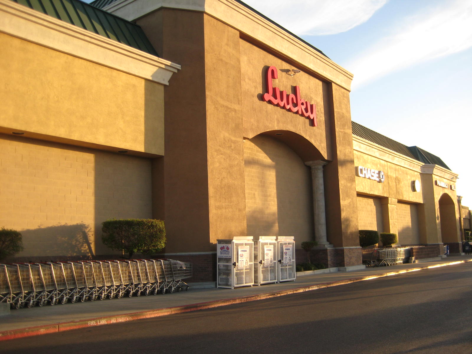 Lucky San Jose, California El Paseo de Saratoga, 200