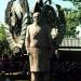 Скульптура В.И. Ленина из красного гранита в городе Москва