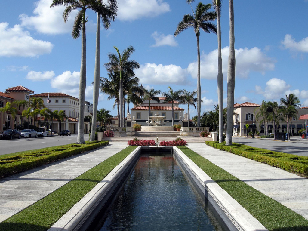 Memorial Fountain Park Palm Beach