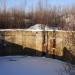 Затопленный котлован непостроенной канализационной насосной станции в городе Барнаул