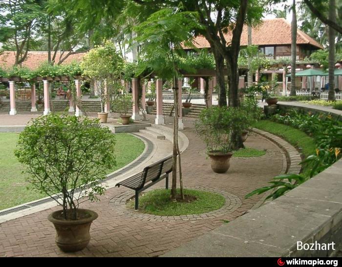 Menikmati Keindahan Tumbuhan Di Kebun Raya Taman Sari Tangerang