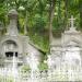 Старая часть кладбища в городе Киев