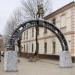 Декоративна кована арка в місті Івано-Франківськ