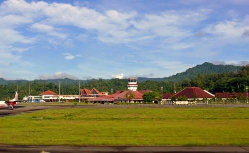 Bandar udara internasional pattimura terletak di provinsi