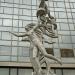 Скульптура перед отелем Azimut в городе Москва