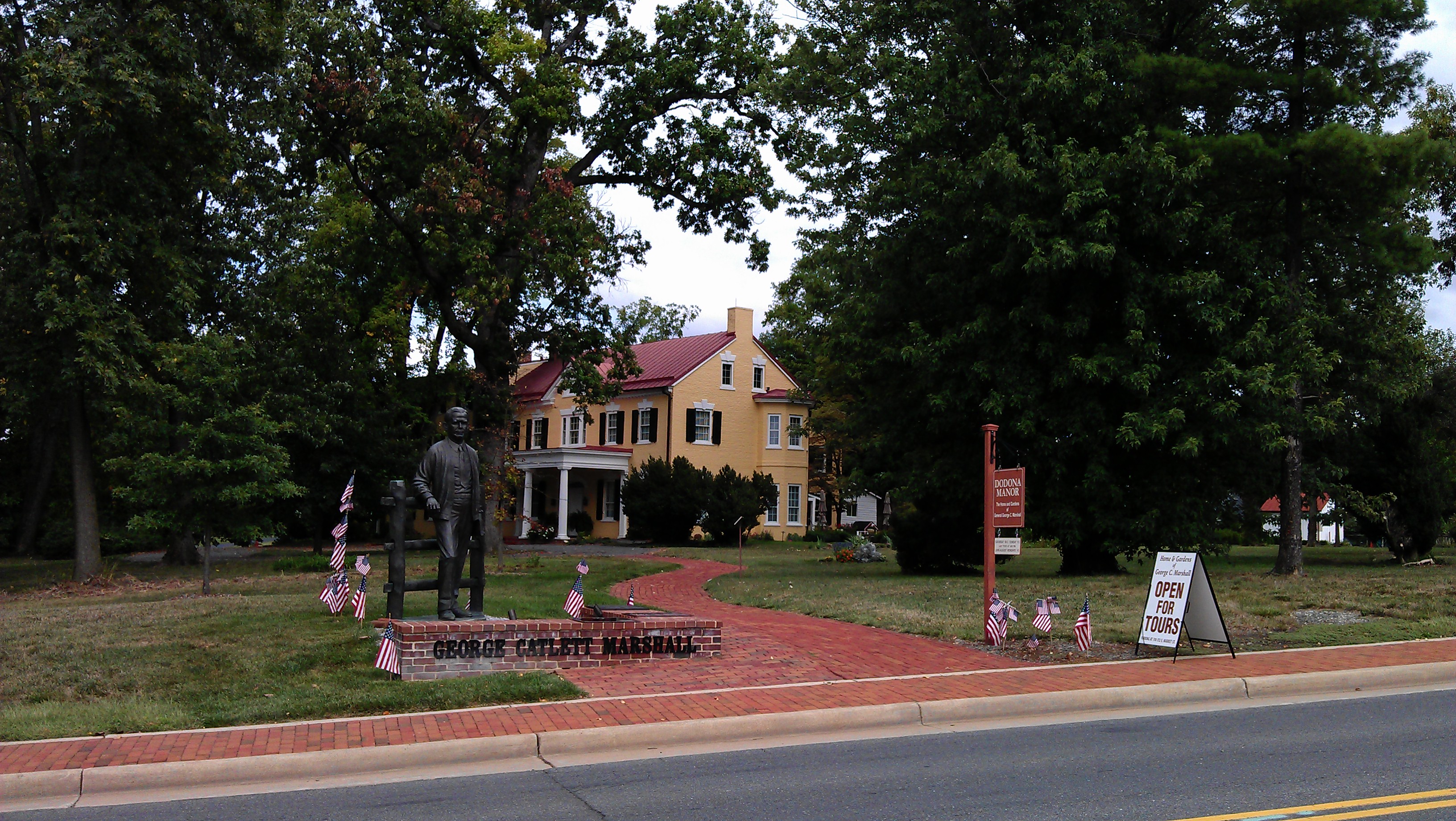 Abandoned Mansion Leesburg Virginia - z8jti73