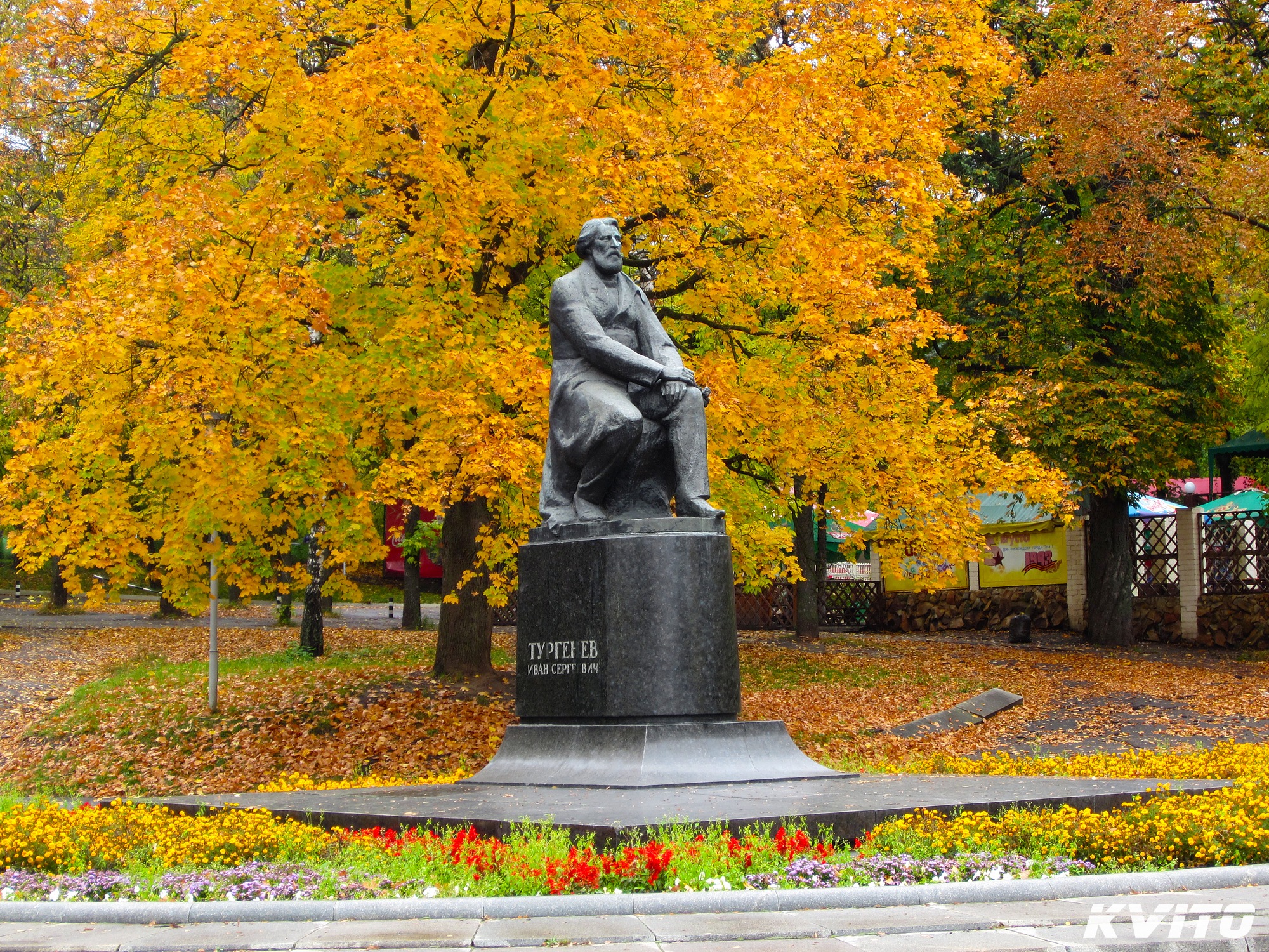 Памятник писателю и.с. Тургеневу в Орле