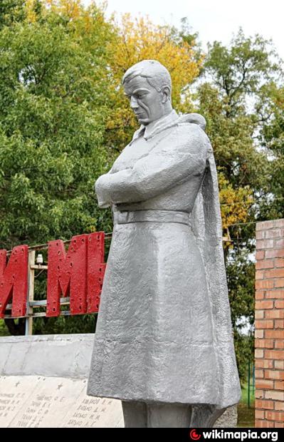 Памятник павшим воинам  оносельчанам в ВОВ   Развильное image 3