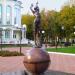 Скульптура «Девушка на шаре» в городе Орёл