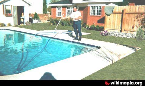 commercial swimming pool construction