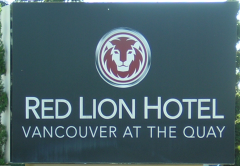 red lion hotel pillows