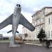Памятник лётчикам — самолёт МиГ-17 на постаменте в городе Миллерово