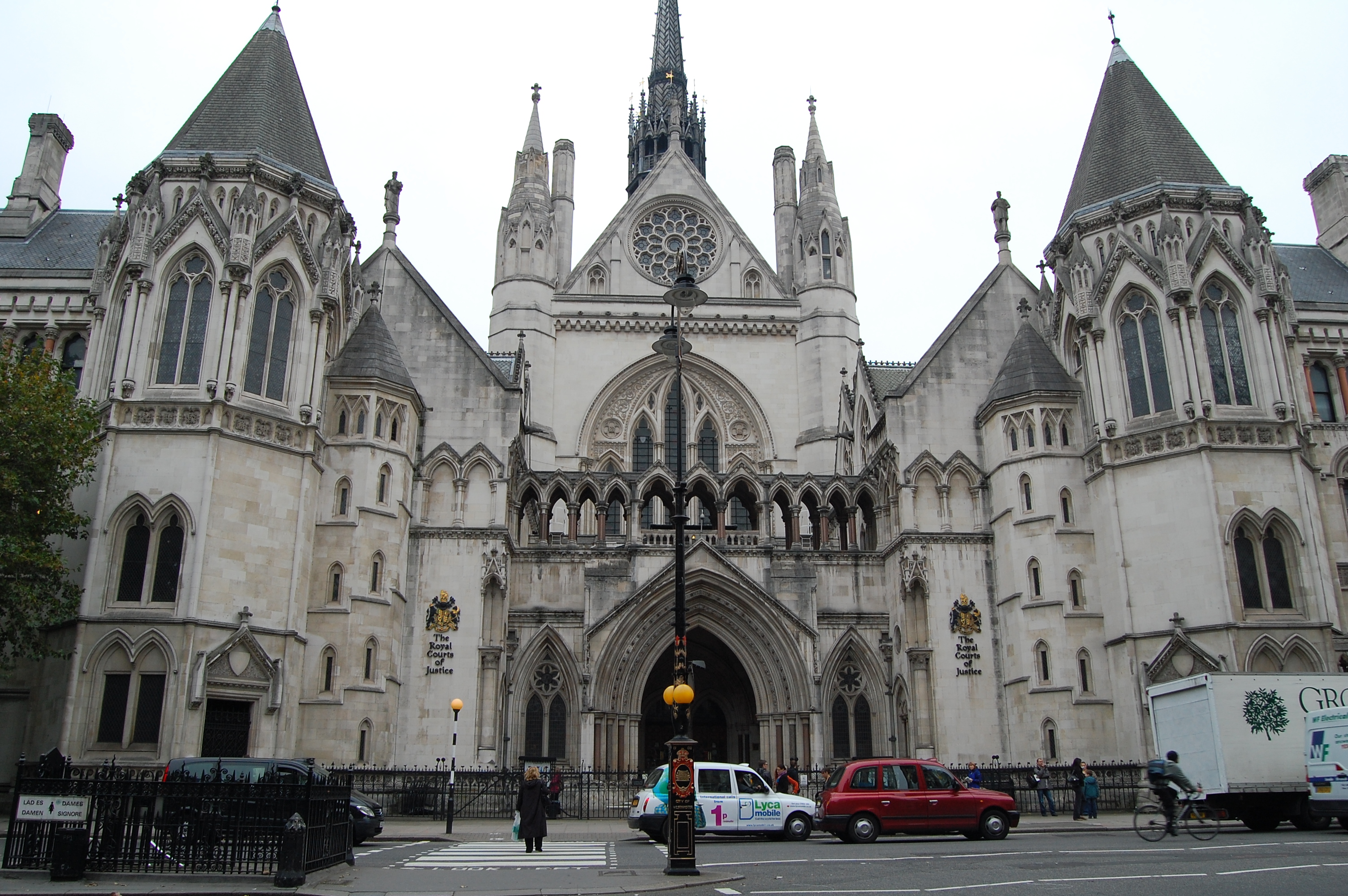 Royal Courts of Justice London (English)