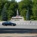Памятник Герою Советского Союза Клавдии Назаровой в городе Остров