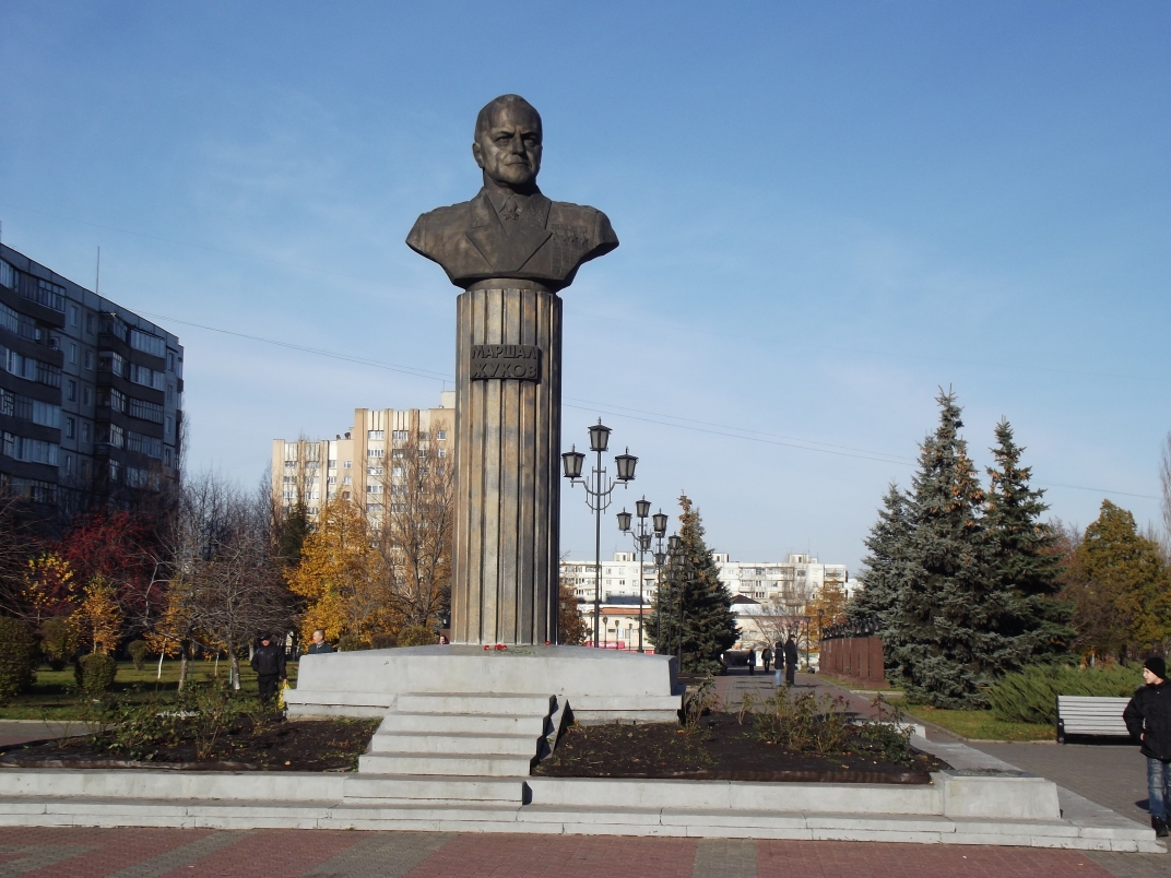 Бюст маршала Г. К. Жукова - Старый Оскол