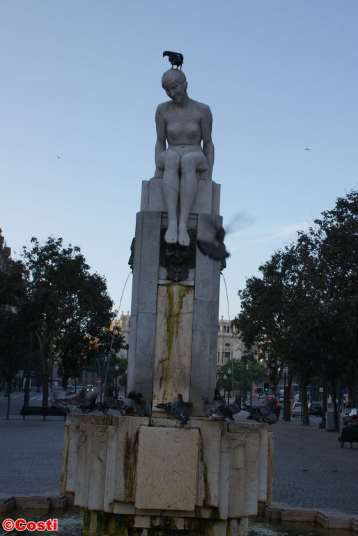 Estátua da Menina Nua Porto Estátua da Menina Nua Porto