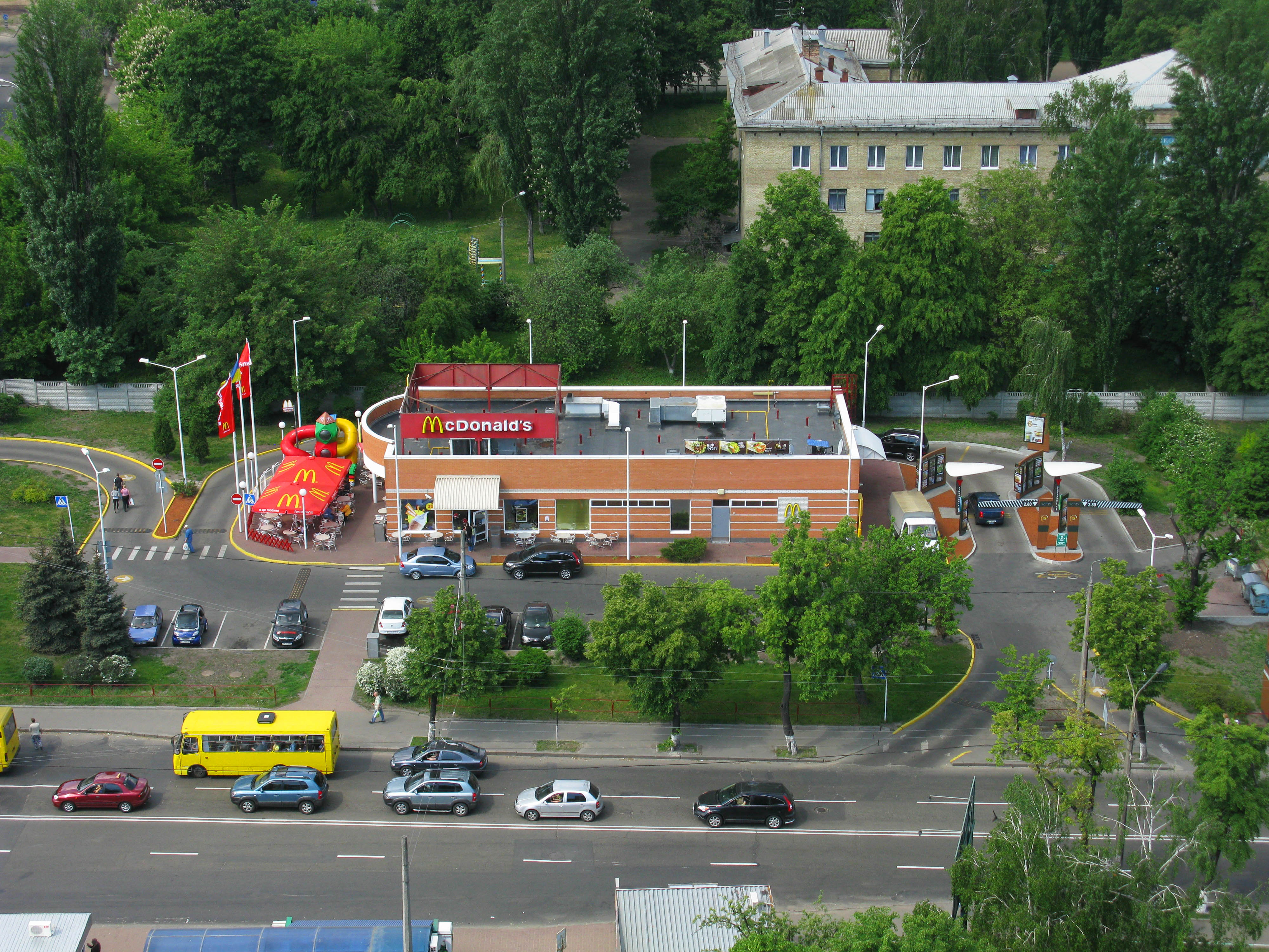 mcdonald-s-kyiv-mcdonald-s-fast-food-restaurant-1999-construction