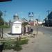 Часовенка и огромный камень рядом с ней в городе Моршанск
