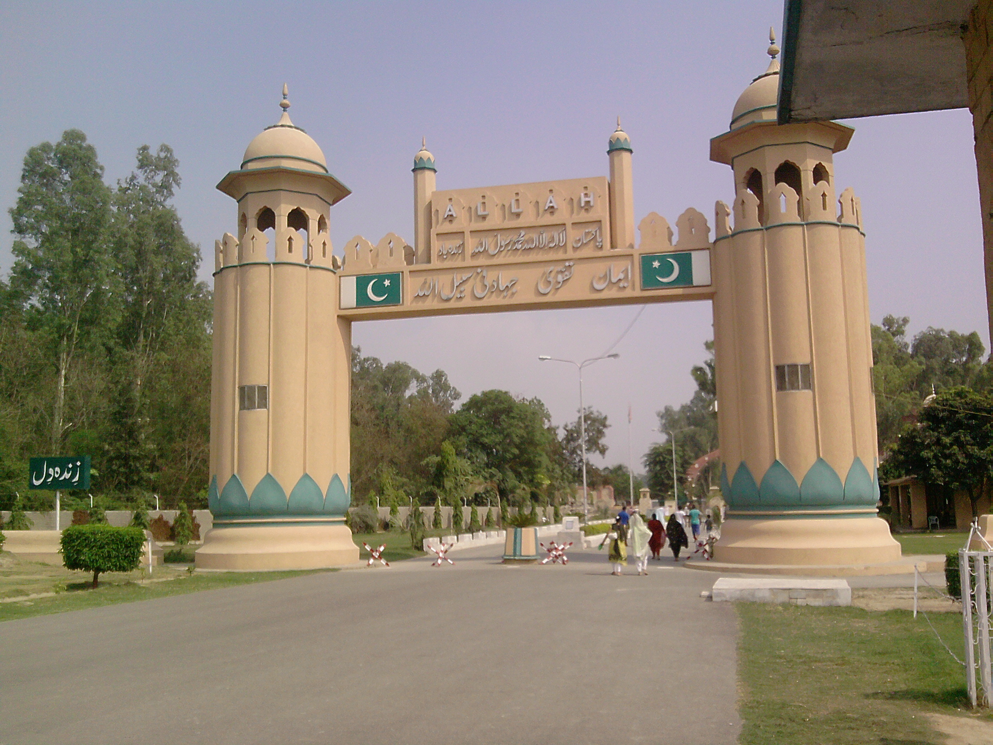 pakistan india border crossing ile ilgili görsel sonucu