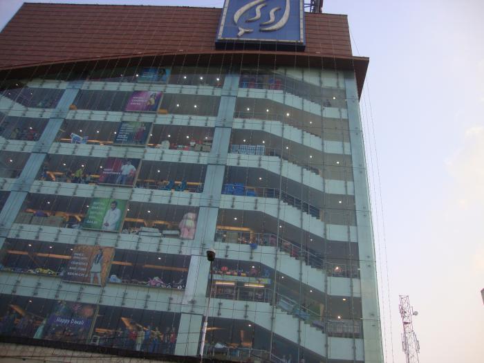 Saravana Stores Old Roxy Theatre Chennai Saravana theatre dirba šiose srityse: wikimapia