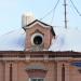 Исторический сторожевой дом у акведука в городе Москва