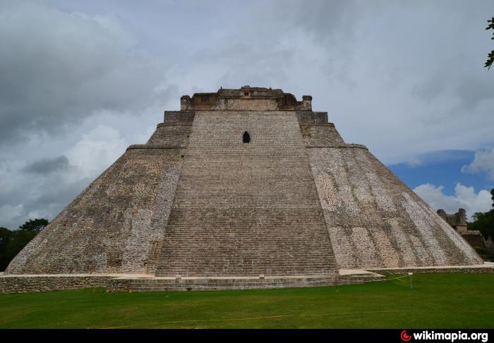 Resultado de imagen de PIRÁMIDE DEL ADIVINO EN UXMAL