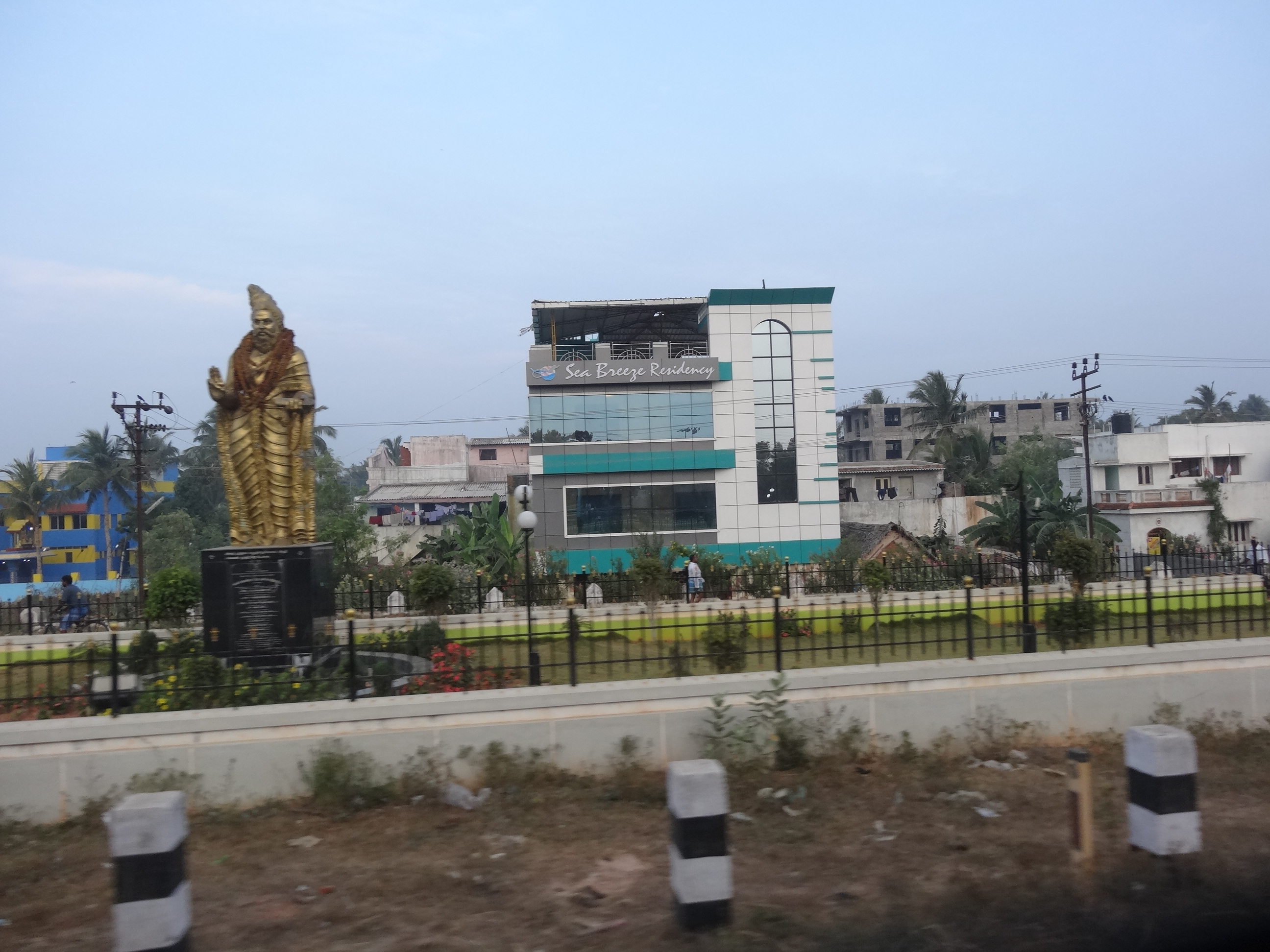 thiruvalluvar-statue-ariyankuppam
