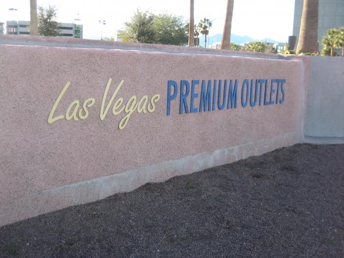 Las Vegas Premium Outlets  North vs. South 