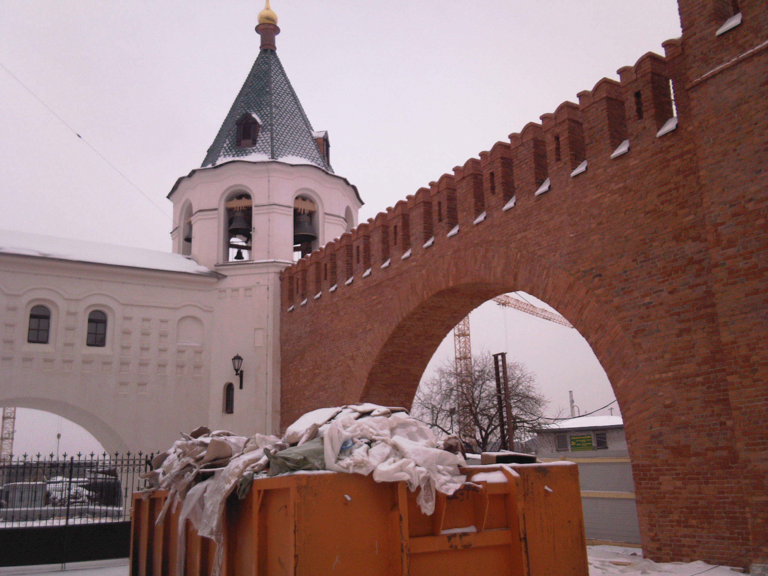 кремлевская стена в санкт петербурге