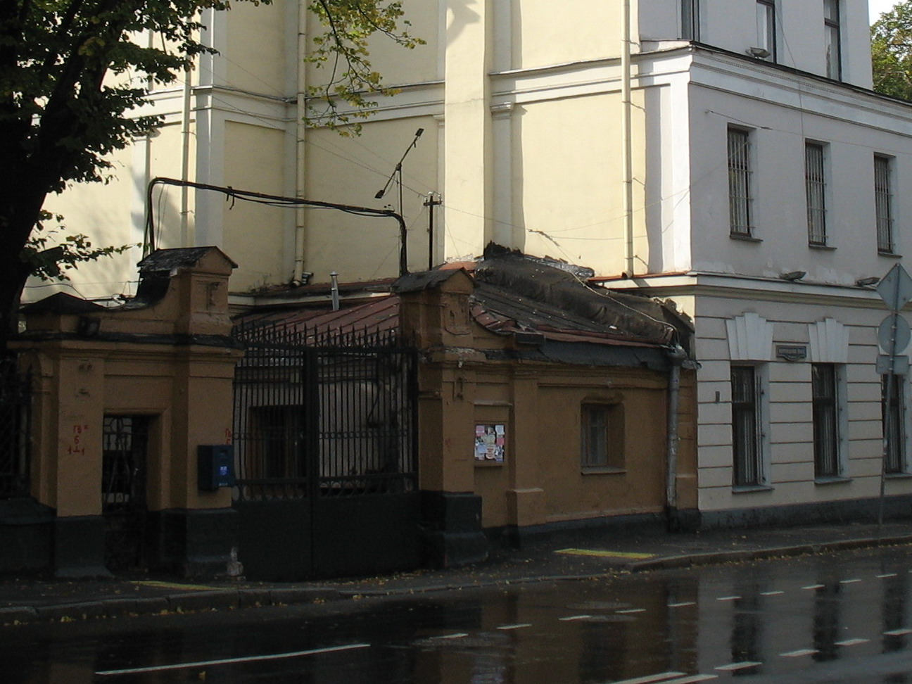 Сторожка бывшей городской усадьбы Г.М. фон Вогау - Москва