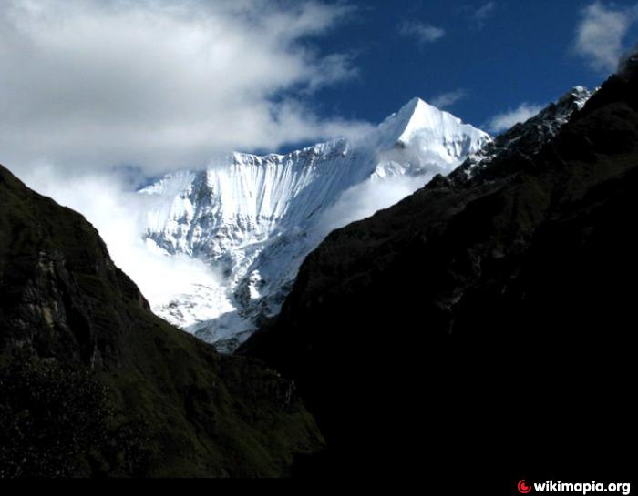 AtUttarakhand - Mt. Nandakhat (transl. Bed of Nandadevi) is positioned  outside the Nandadevi sanctuary or at the rim of Nandadevi Sanctuary  located in the Bageshwar district of Uttarakhand,India. (Longitude 79° 58'  33''