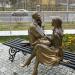 Скульптура «Читающая пара» в городе Ноябрьск
