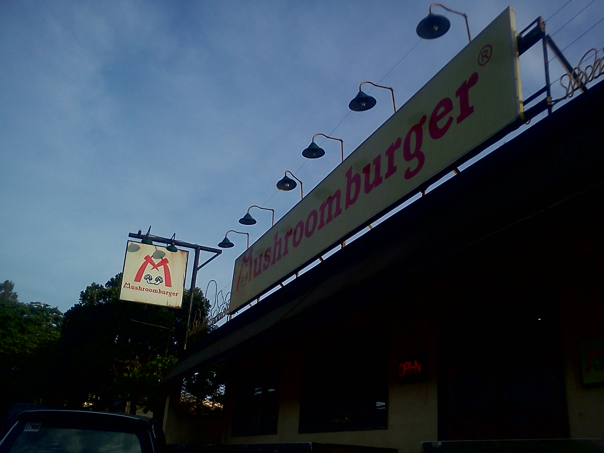 Mushroomburger Tagaytay