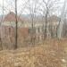 Руины двухэтажного здания в городе Владивосток