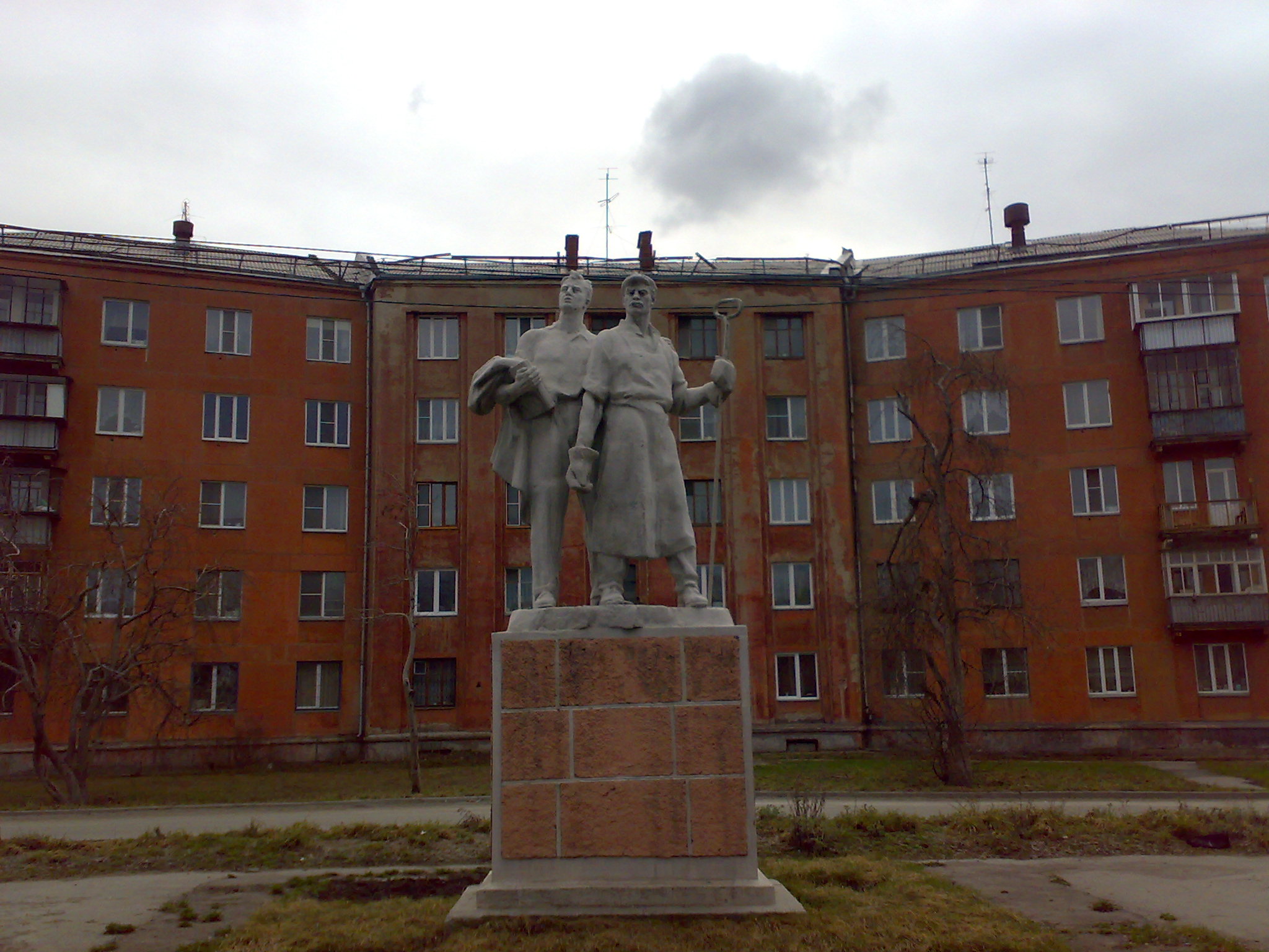 Памятник сталеварам Челябинск
