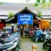 Parkir Motor. (en) di kota Bandung