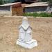 Памятник белого мрамора с могилы священника в городе Севастополь