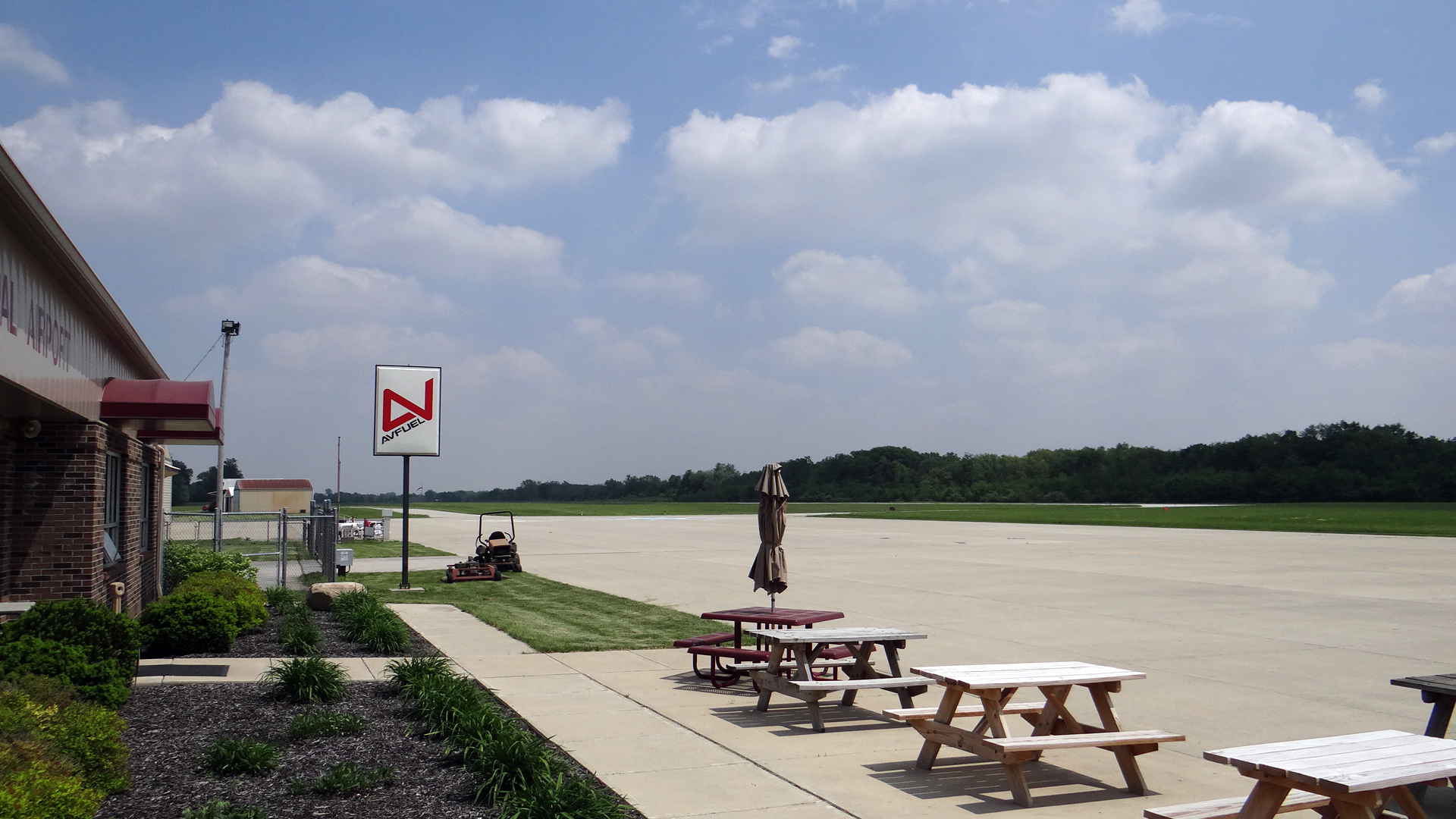 Huntington Municipal Airport (KHHG)