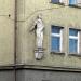 Дом со статуей в городе Черняховск