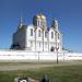 Лужайка с прекрасным видом на окрестности города в городе Владимир