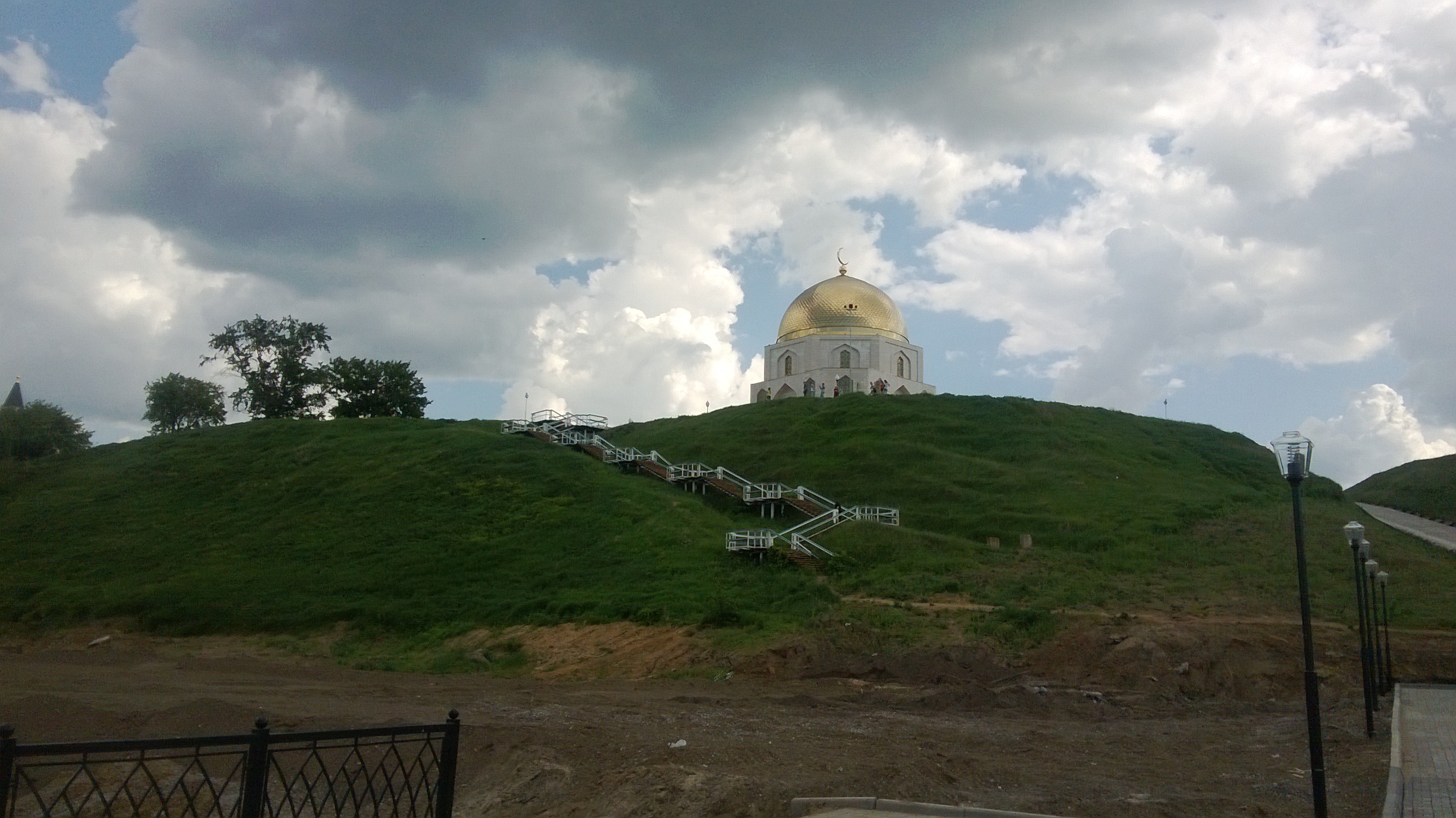 Памятный знак в честь принятия ислама волжскими булгарами в 922 году