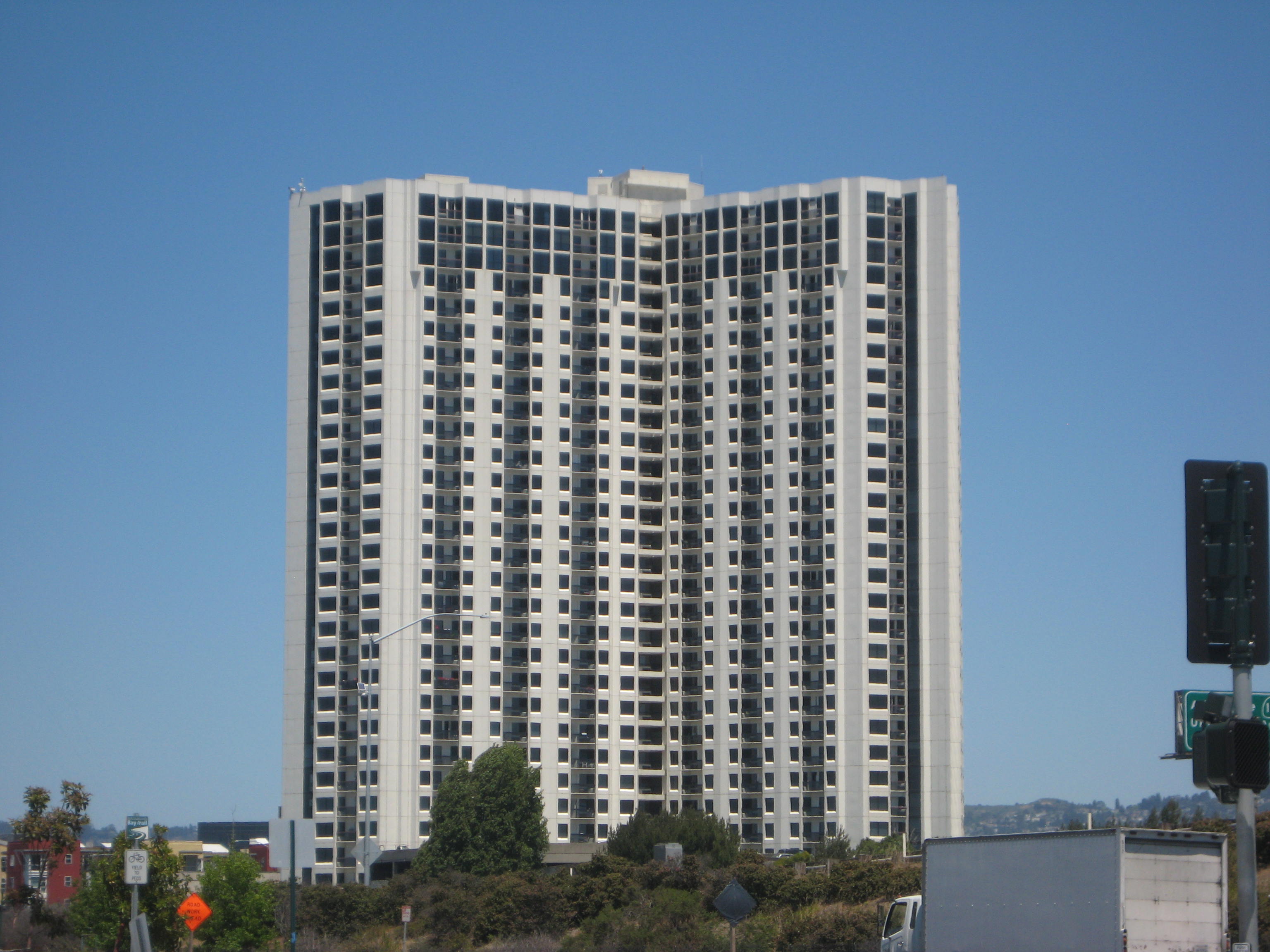 Emeryville Shopping Mall - ifvw6q6