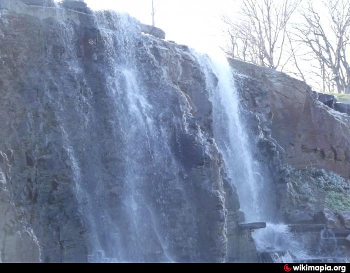Artificial waterfalls