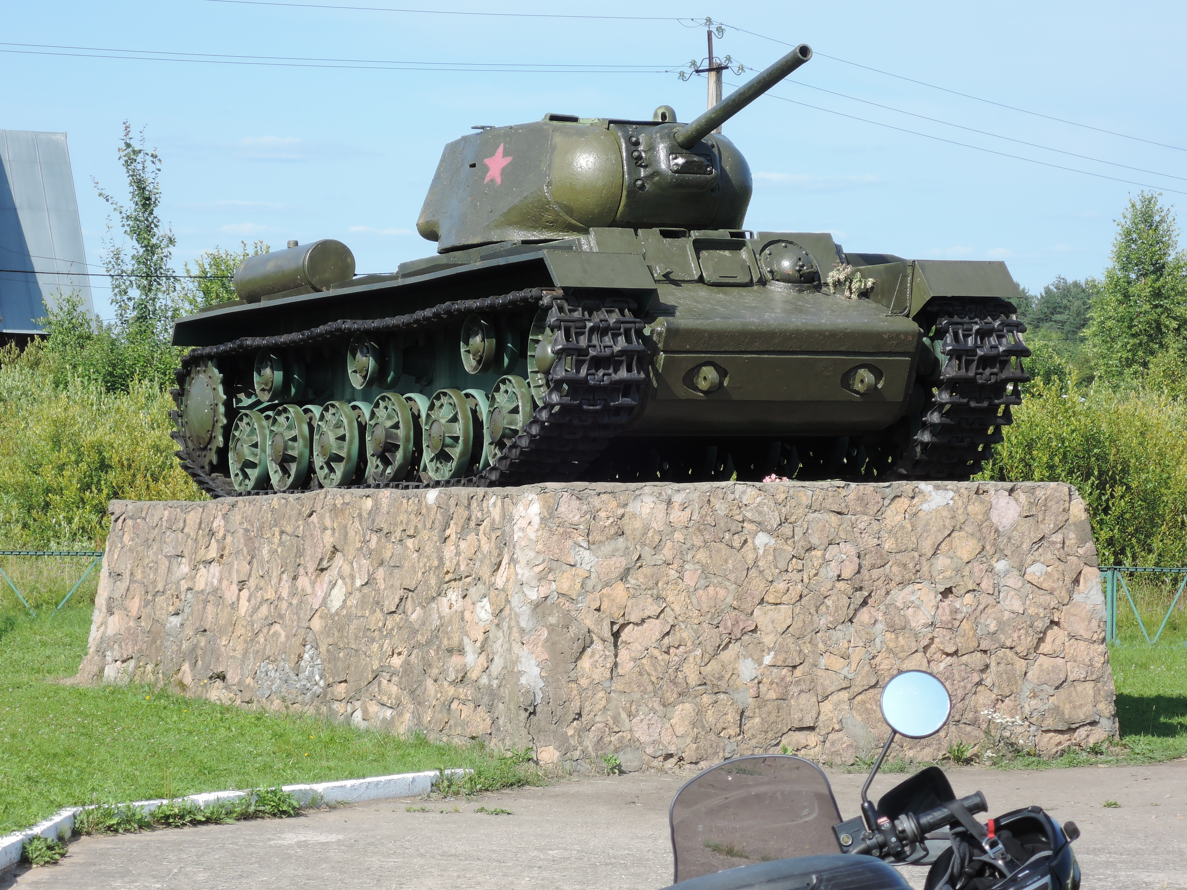 Памятник танк кв1 Великие Новгород