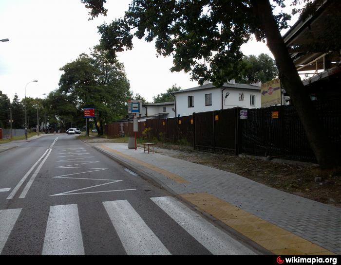 Przystanek Autobusowy Znajduje Się Przy Prostokątnym Skwerze Przystanek autobusowy ztm SOSNOWA 02 - Warszawa