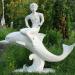 Скульптура хлопчика з дельфіном в місті Житомир
