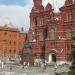 Газон у памятника Маршалу Советского Союза Г. К. Жукову в городе Москва