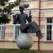 Skulptūra „Mergaitė su dūdele“ yra Šiauliai mieste