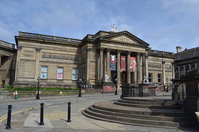 St Georges Square Liverpool Grade Ii Listed Uk Town Square