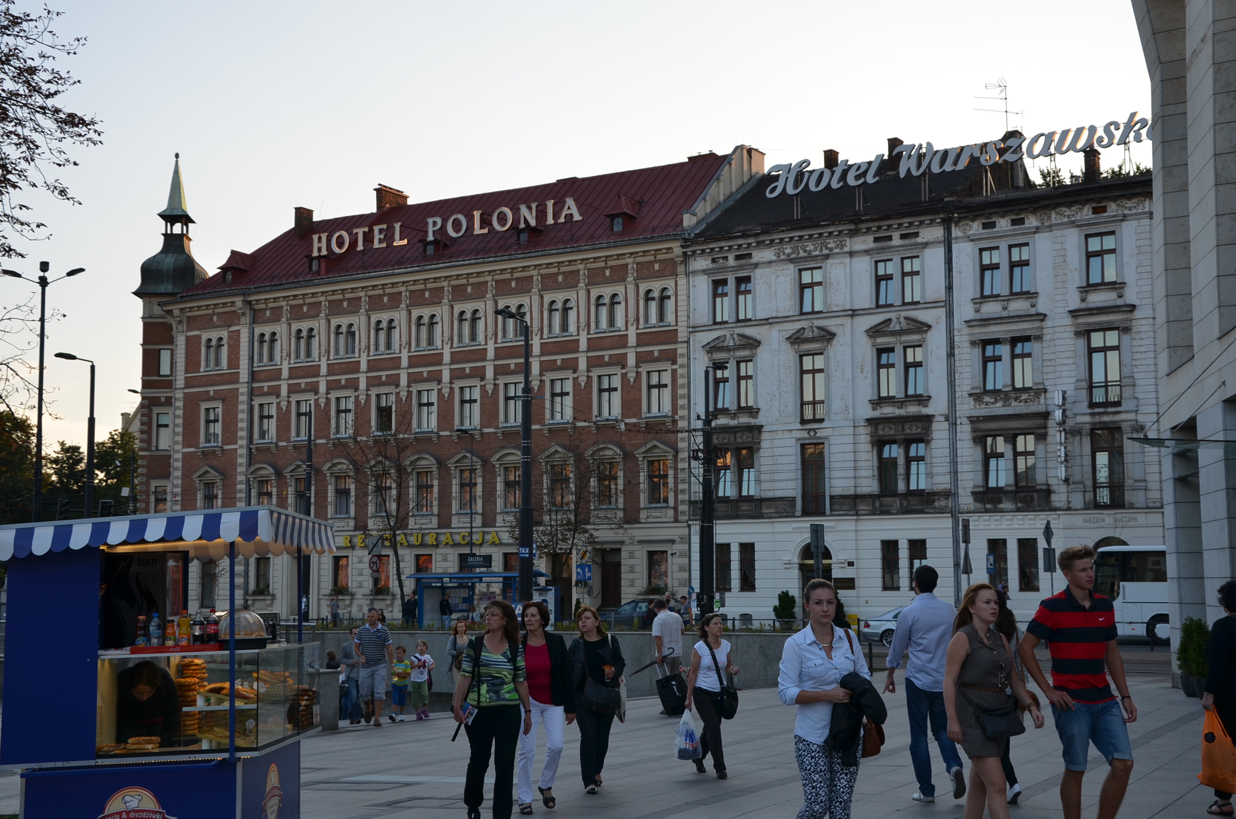 hotel polonia kraków śniadania